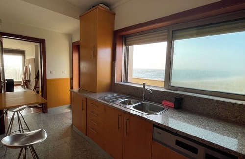 Leixões Condo | Holidays all year round, house on the beach with 220º sea and sunset views