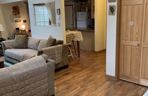 Albrightsville Ski Chalet | Holidays approaching! Come to the Poconos and stay in this cozy & lovely chalet.