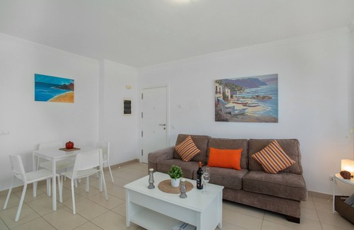 Melenara Apartment | Holidays 'Brisamar' with Balcony, Wi-Fi and Air Conditioning