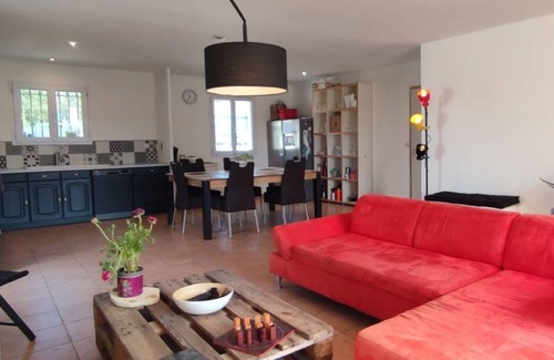 Vers-Pont-du-Gard Villa | Holidays house 5 bedrooms with garden and swimming pool