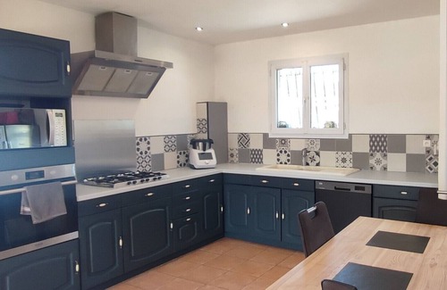 Vers-Pont-du-Gard Villa | Holidays house 5 bedrooms with garden and swimming pool