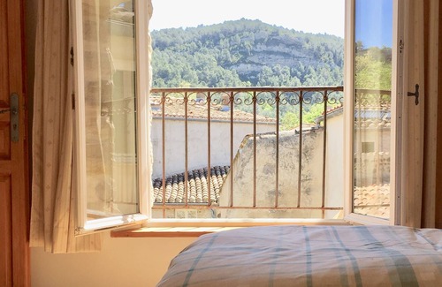 Lagrasse Apartment | Holidays in Lagrasse - Stunning Apartment, private large terrace, pool & aircon.