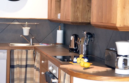Lagrasse Apartment | Holidays in Lagrasse. Stunning medieval apartment set in walled garden with pool