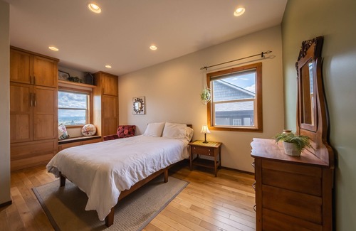 Eureka House | Hollenback Heights – 4 BDR w/Stunning Views! Quiet Retreat for the Whole Family