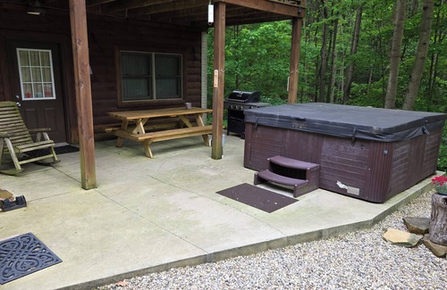 Laurelville Cabin | Holler Cabin 4 bedroom couples to a group of 10 Hocking Hills - Tar hollow