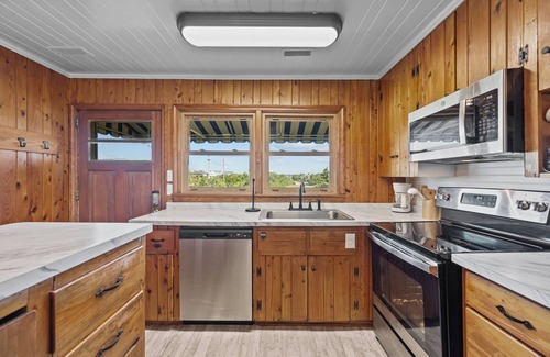 Topsail Beach House | Holliday Haven #200 - Oceanfront Escape in Topsail Beach, Sleeps 9!