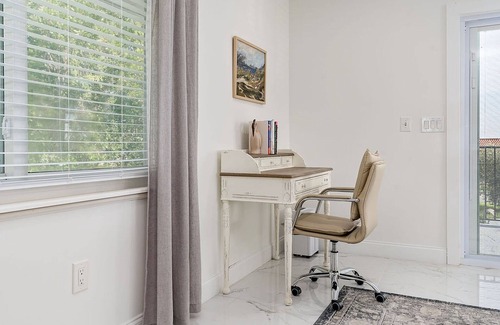 Lakeland House | Hollingsworth Heights, Renovated 3BD/3BA Retreat, Lake View, Family/Pet Friendly