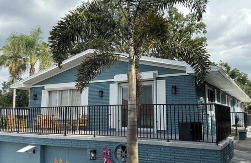 Lakeland House | Hollingsworth Heights, Renovated 3BD/3BA Retreat, Lake View, Family/Pet Friendly