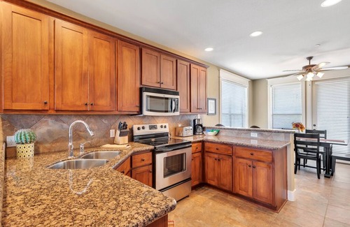 Jonestown Condo | Hollows Resort Villa with Panoramic Lake & Hill Country Views, 4 pools & Beach Club!