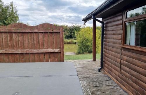 Fitling House | Holly 8 Hot Tub