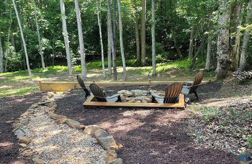 Blairsville Cabin | Holly Berry Hill - Walk to Lake Nottely, Unwind in the Hot Tub & Enjoy S'mores Under the Stars