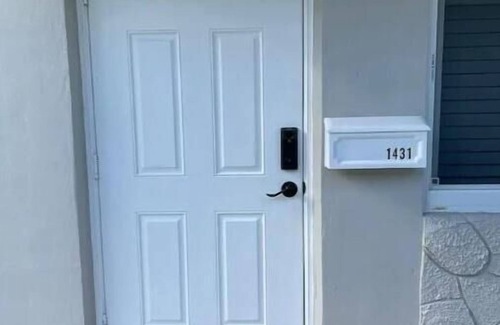 Hollywood Lakes Condo | Holly-Blue SEA - Beach Getaway