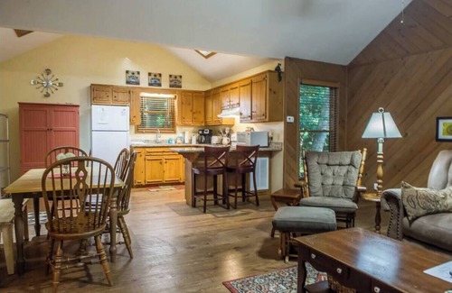 Blairsville House | Holly Cabin Creekside Calm