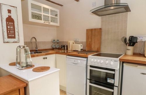 Ellastone Cottage | HOLLY COTTAGE, pet friendly, character holiday cottage in Ashbourne