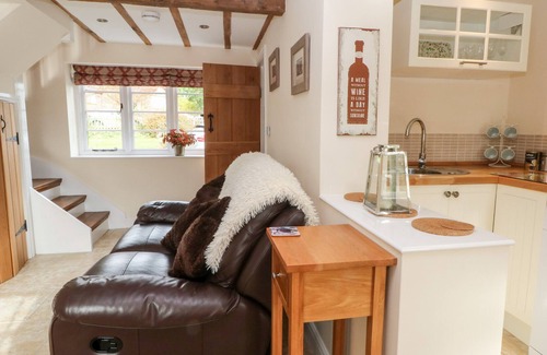 Ellastone Cottage | HOLLY COTTAGE, pet friendly, character holiday cottage in Ashbourne