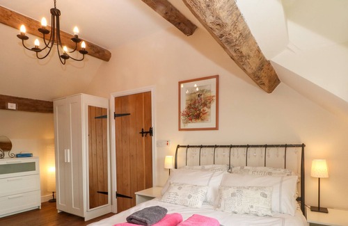 Ellastone Cottage | HOLLY COTTAGE, pet friendly, character holiday cottage in Ashbourne
