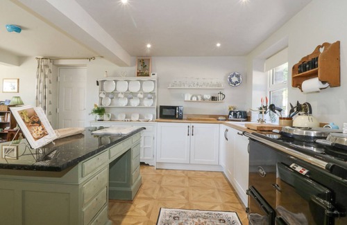 Henryd Cottage | HOLLY COTTAGE, romantic, with a garden in Conwy