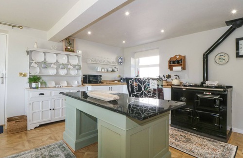 Henryd Cottage | HOLLY COTTAGE, romantic, with a garden in Conwy