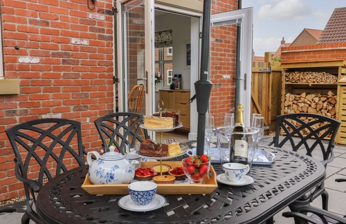 Buckton Cottage | HOLLY FARM COTTAGE, family friendly in Buckton And Bempton