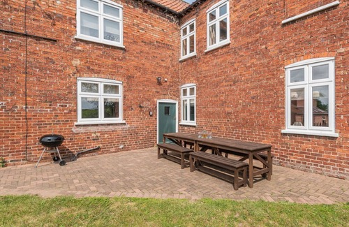 Lincoln House | Holly Farm - Five Bedroom House, Sleeps 10