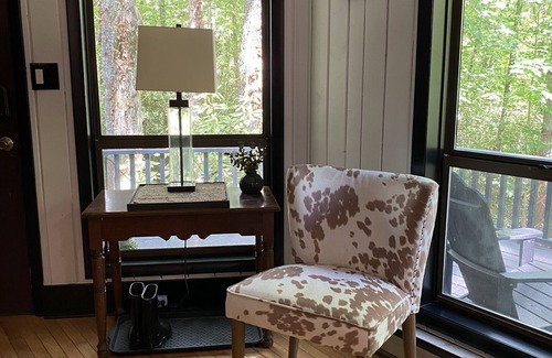 Sapphire Cabin | Holly Forest Treehouse - Dogs Welcome!