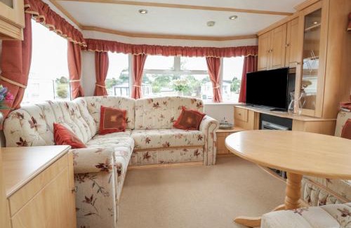 Denny House | Holly