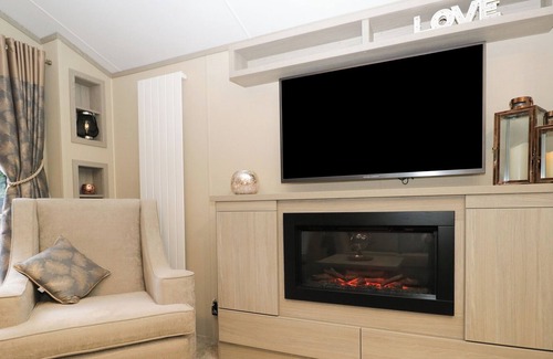 Troutbeck Bridge Cabin | HOLLY HEIGHTS LODGE, pet friendly, with a garden in Windermere