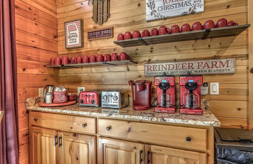 Blairsville Cabin | 🌲HOLLY JOLLY CHRISTMAS CABIN, 9 KINGS! 6700 SF, 9 BDR, 8 BATHS!🌲