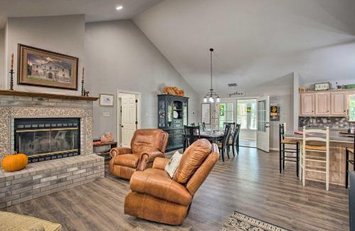 Holly Lake Ranch House | Holly Lake Retreat with 2 Community Pools and Yard