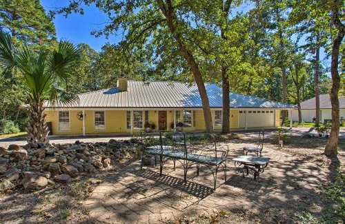 Holly Lake Ranch House | Holly Lake Retreat with 2 Community Pools and Yard