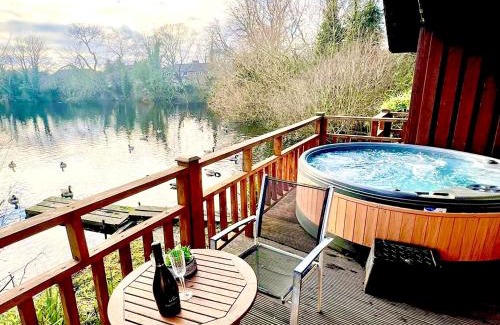 York House | Holly Lodge 12 Hot Tub