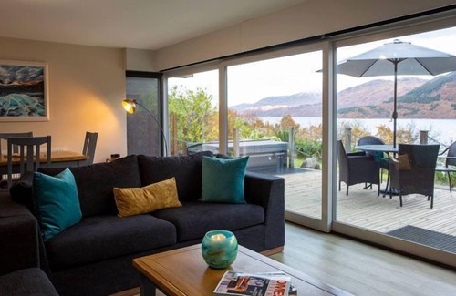 Arrochar Cottage | Hollybank Lodge - Sleeps 2 - sleeps 2 guests in 1 bedroom