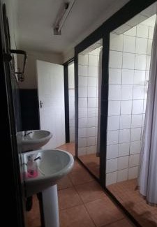 Hartbeespoort House | Hollybrooke Adventure Farm