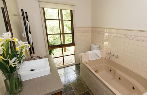 Macedon Bed & Breakfast | Hollyhock