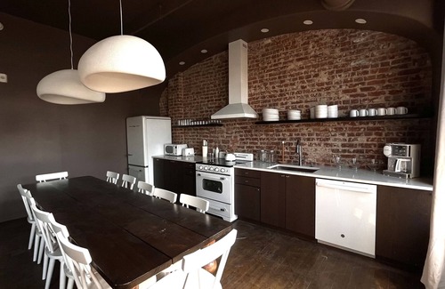 Downtown Louisville Apartment | Hollyhock Suite 501: 4 bed/2 bath with soaking tub