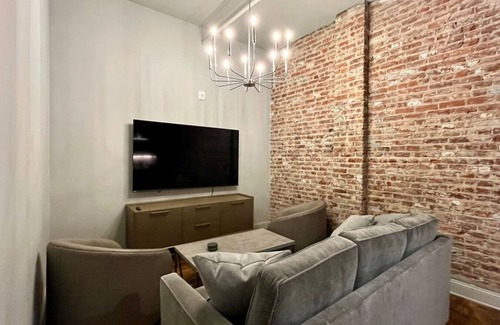Downtown Louisville Apartment | Hollyhock Suite 503: 2 bed/1 bath