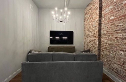 Downtown Louisville Apartment | Hollyhock Suite 503: 2 bed/1 bath