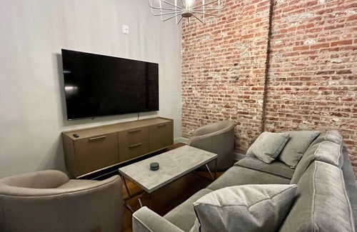 Downtown Louisville Apartment | Hollyhock Suite 503: 2 bed/1 bath