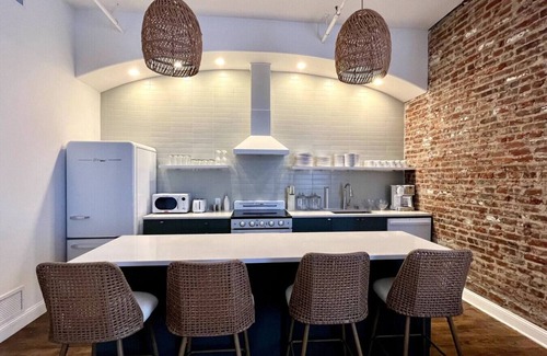 Downtown Louisville Apartment | Hollyhock Suite 507: 3 bed/2 bath
