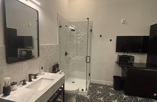 Downtown Louisville Apartment | Hollyhock Suite 509: 1 bed/1 bath