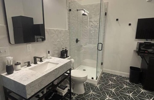 Downtown Louisville Apartment | Hollyhock Suite 509: 1 bed/1 bath