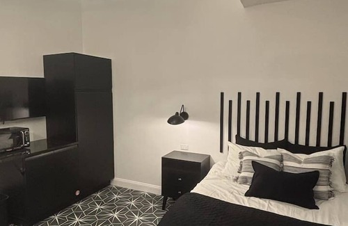 Downtown Louisville Apartment | Hollyhock Suite 509: 1 bed/1 bath