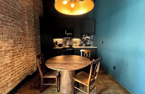 Downtown Louisville Apartment | Hollyhock Suite 510: 2 beds/1 bath