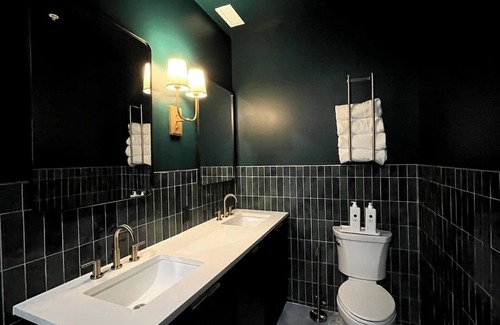 Downtown Louisville Apartment | Hollyhock Suite 511: 1 bed/1 bath