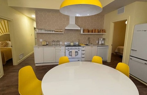 Downtown Louisville Apartment | Hollyhock Suite 513: 5 beds/2 bath