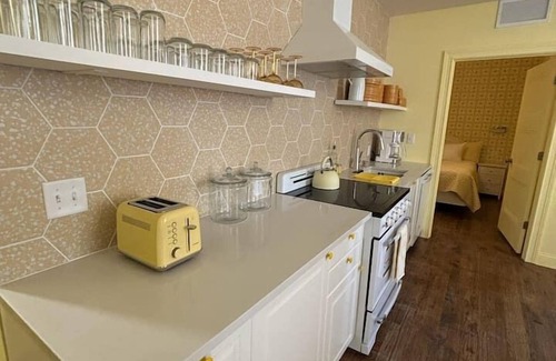Downtown Louisville Apartment | Hollyhock Suite 513: 5 beds/2 bath