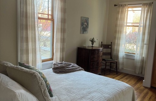 Catskill Cabin | HollyKissHudsonValley Renovated 1900 Lodge, Full House, including Guest Suite