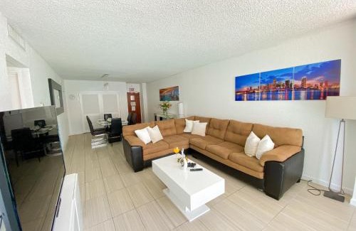 Hollywood South Central Beach Apartment | Hollywood Beachfront Condo, Steps to Ocean, Pool & Game Room