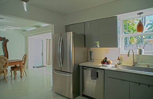 Park East House | Hollywood Cove cozy home near beach, Hardrock hoten