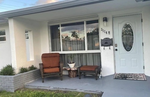 Park East House | Hollywood Cove cozy home near beach, Hardrock hoten